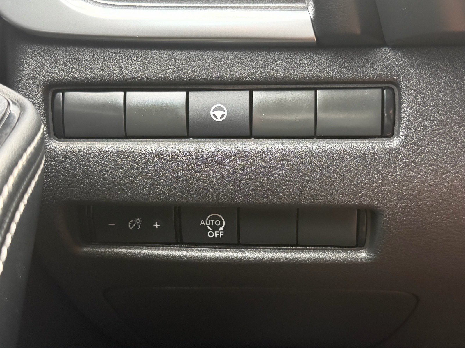 Used 2023 Nissan Rogue SV FWD image 28