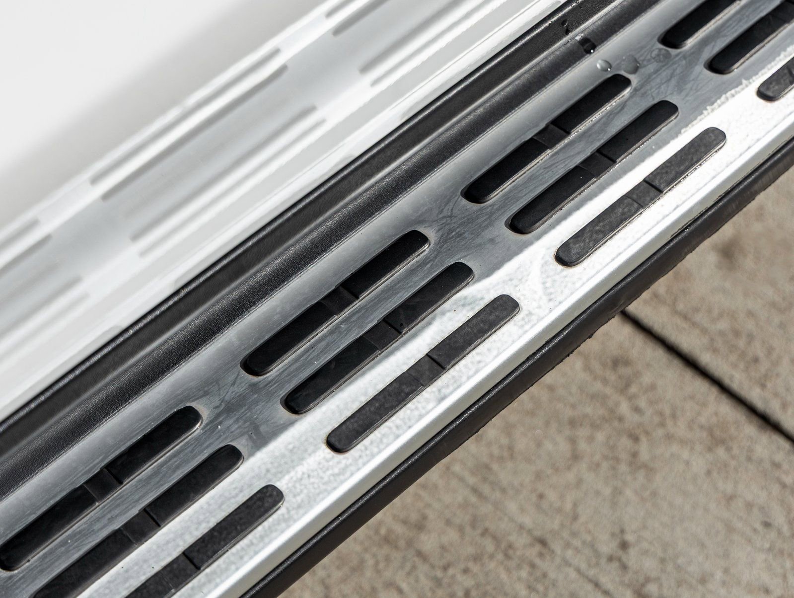 Used 2024 Mercedes-Benz GLE 450 4MATIC w/ AMG Line Exterior image 13