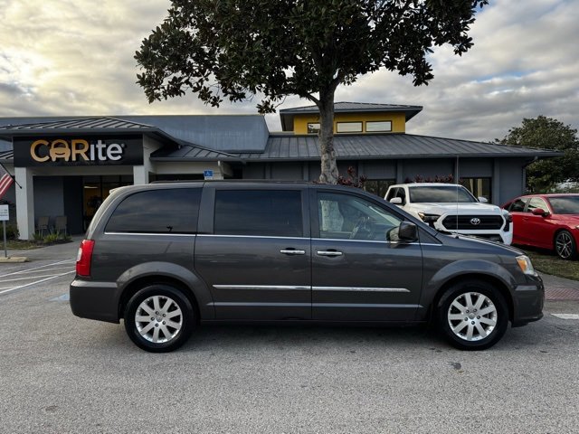 Used 2015 Chrysler Town & Country Touring w/ Driver Convenience Group image 8