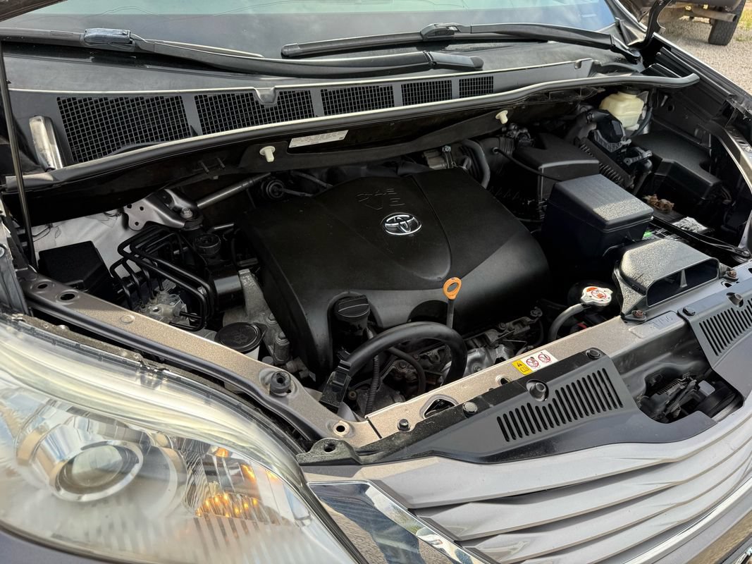 Used 2017 Toyota Sienna XLE w/ XLE Navigation Package AWD/4WD image 38