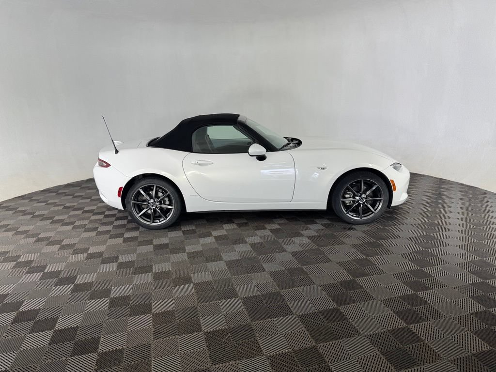Used 2017 MAZDA MX-5 Miata Grand Touring RWD image 9