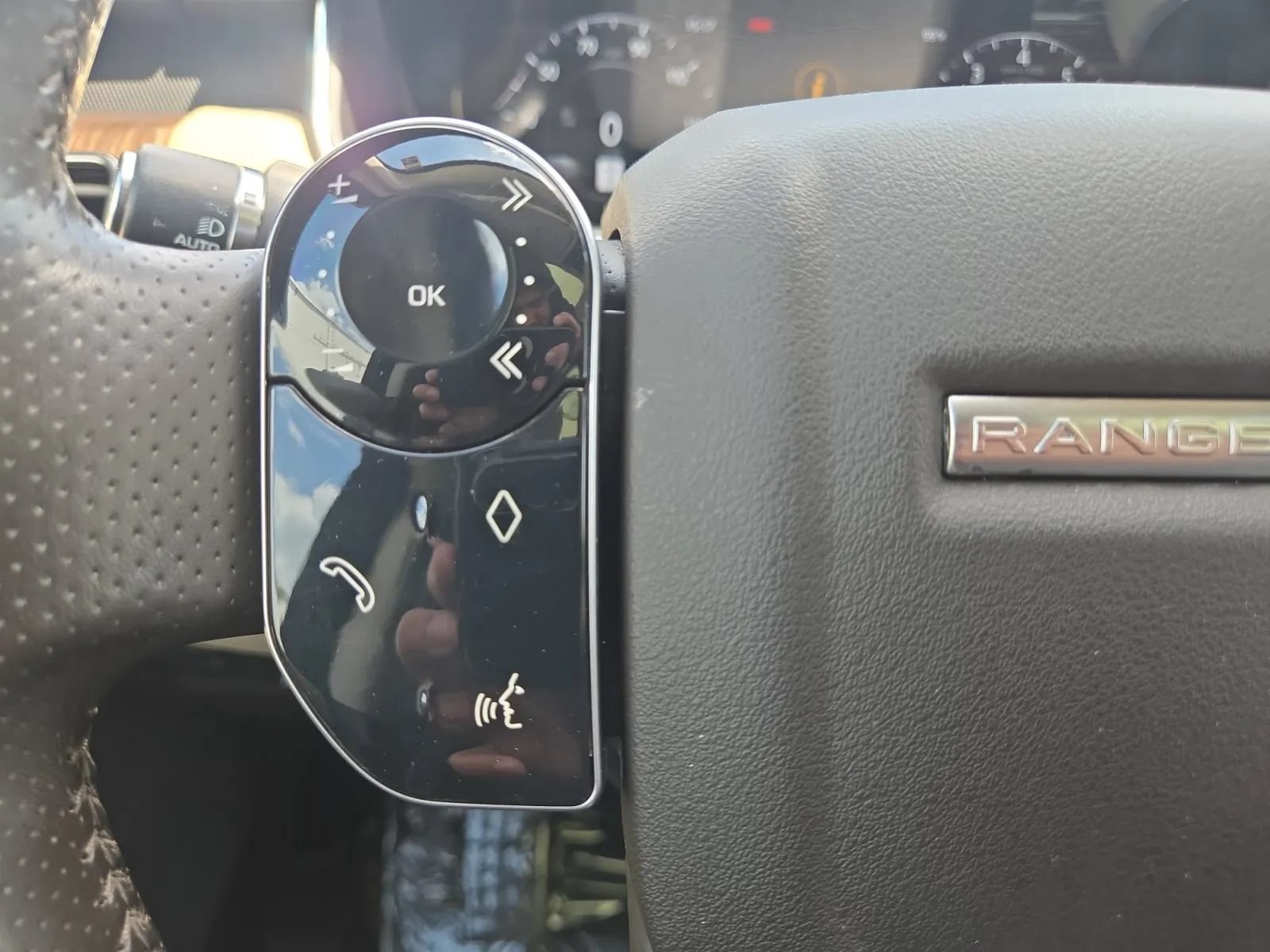 Used 2018 Land Rover Range Rover Sport HSE AWD/4WD image 20