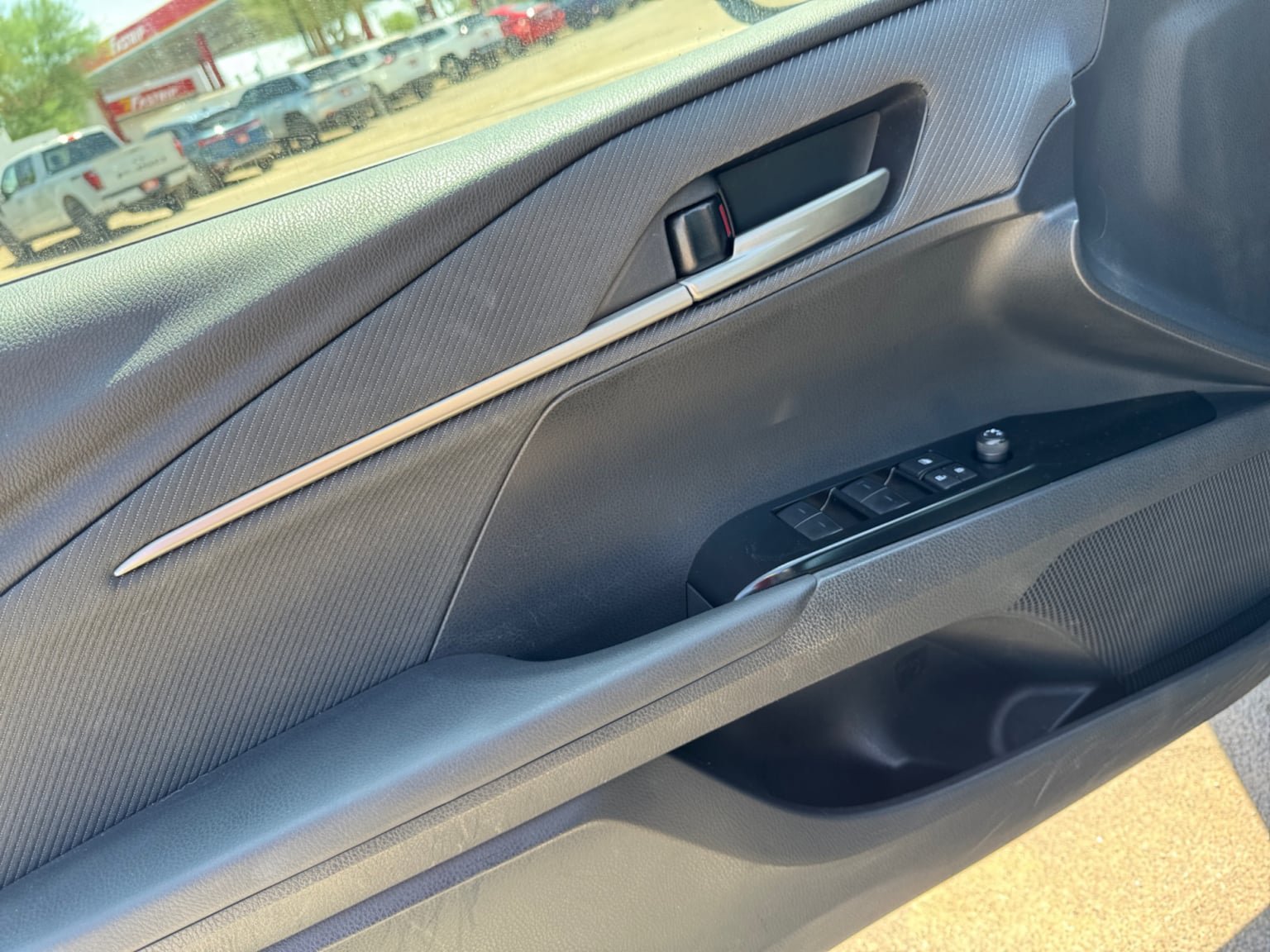 Used 2025 Toyota Camry SE FWD image 11