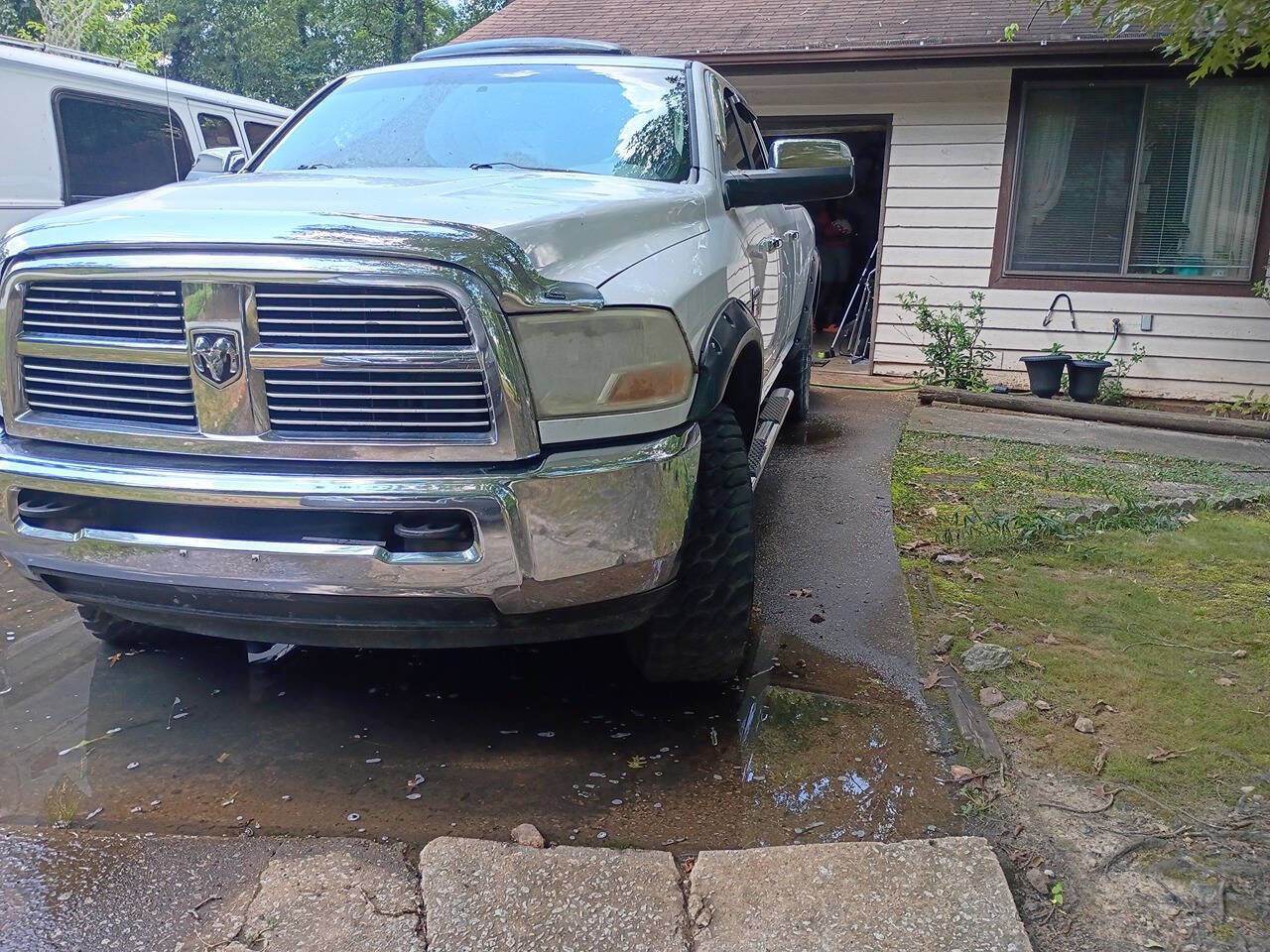 Used 2010 Dodge Ram 2500 Truck SLT image 3