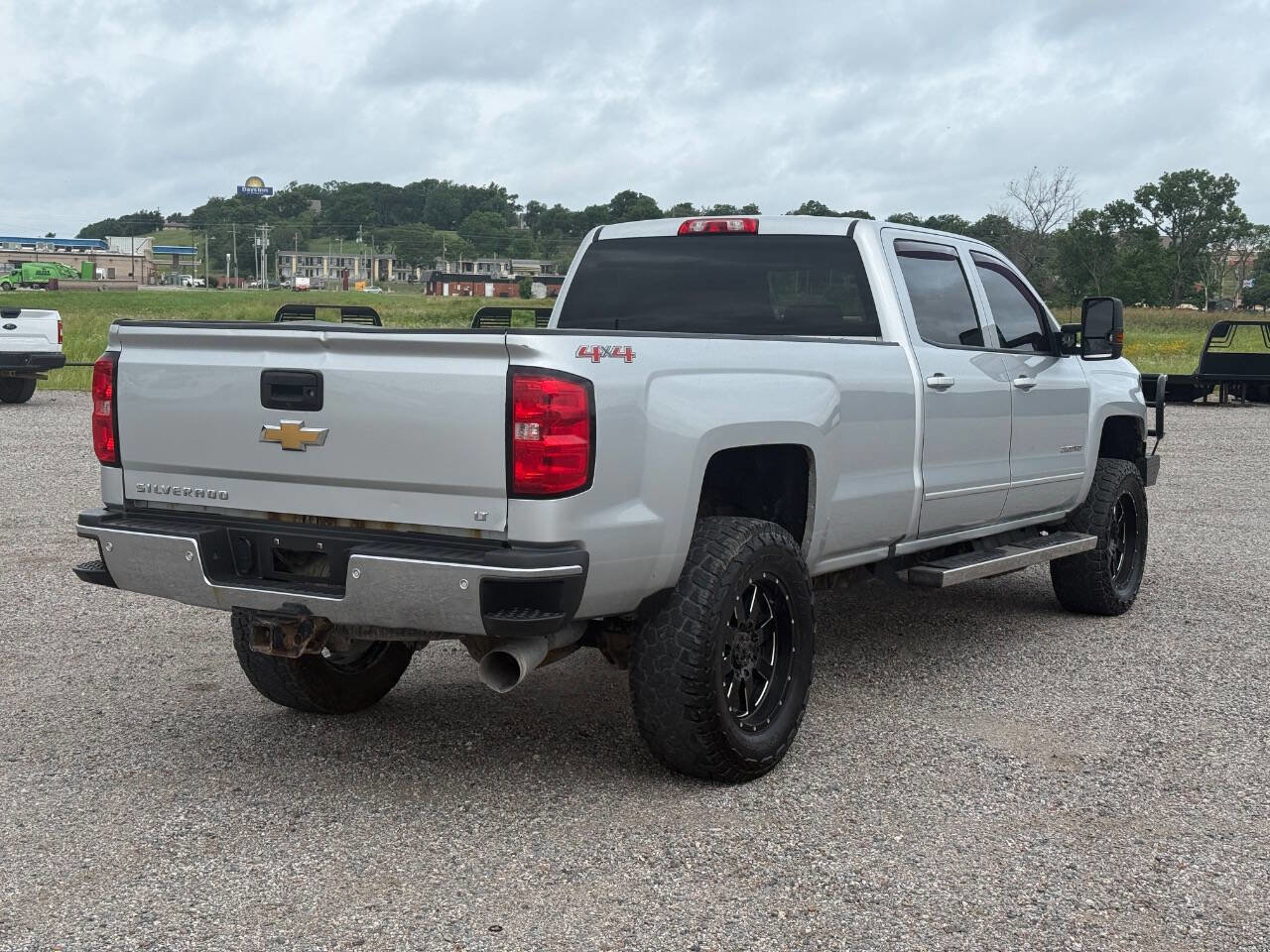 Used 2017 Chevrolet Silverado 2500 LT w/ LT Fleet Convenience Package AWD/4WD image 5