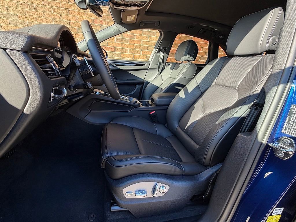 Certified 2024 Porsche Macan image 5