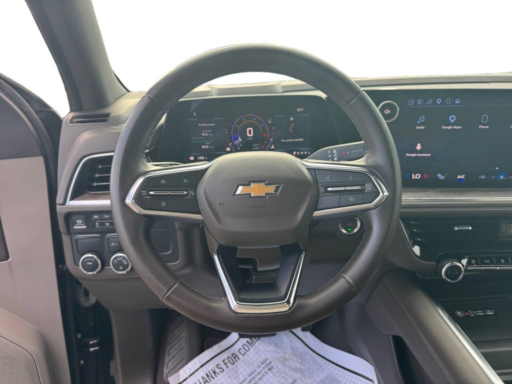 Used 2025 Chevrolet Suburban LT RWD image 16