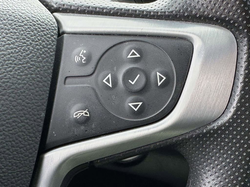 Used 2023 GMC Terrain SLE w/ Driver Convenience Package image 30