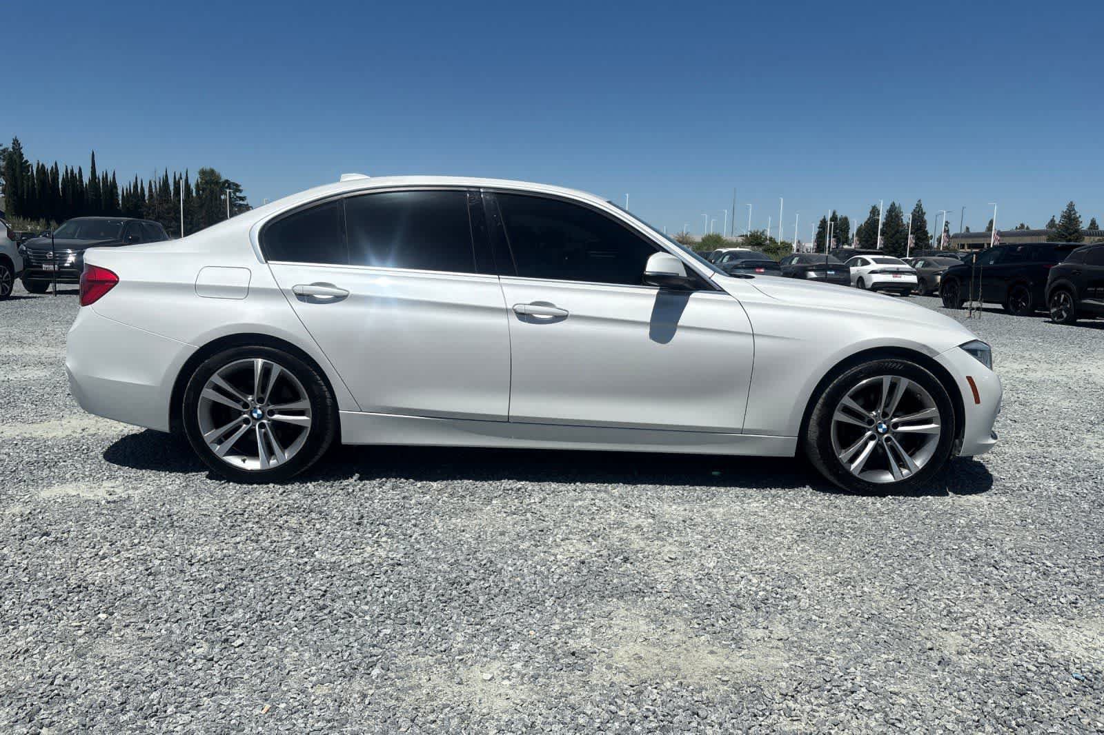 Used 2018 BMW 330i Sedan w/ Convenience Package RWD image 9