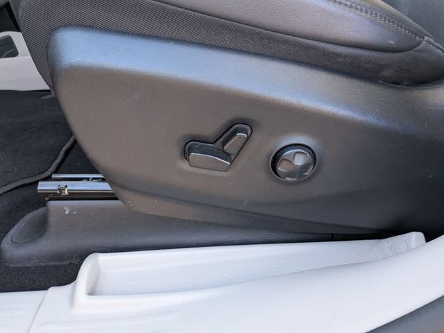 Used 2024 Chrysler Pacifica Touring-L FWD image 16