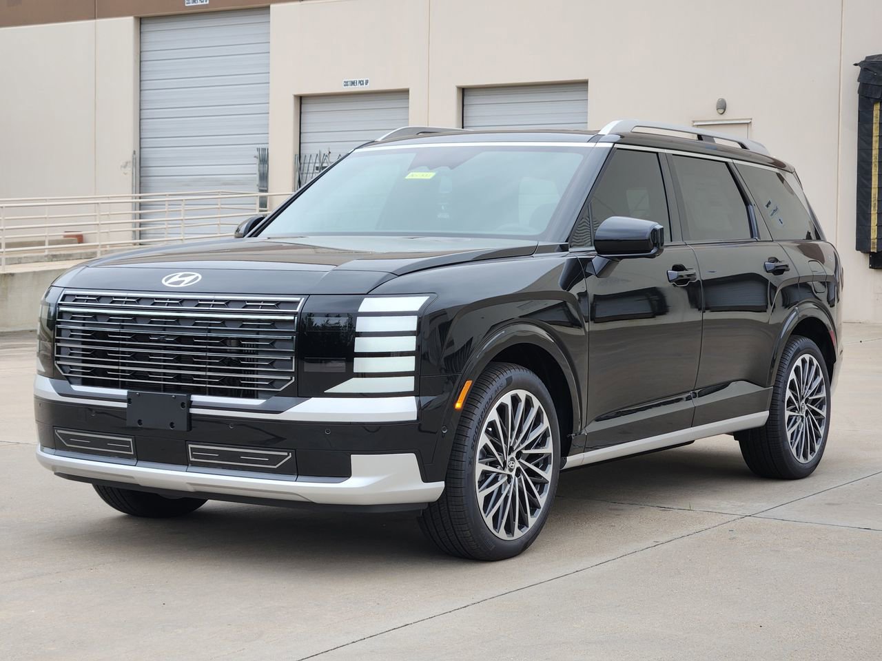 New 2026 Hyundai Palisade Calligraphy FWD image 2