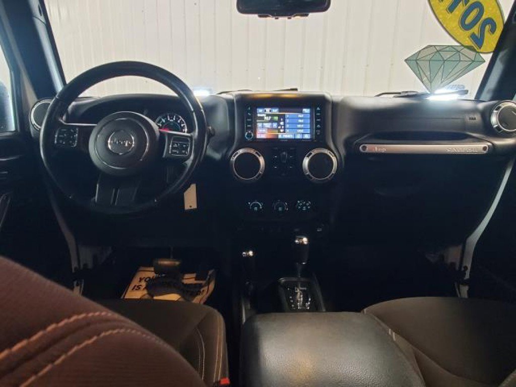 Used 2017 Jeep Wrangler Unlimited Sahara w/ Connectivity Group image 9