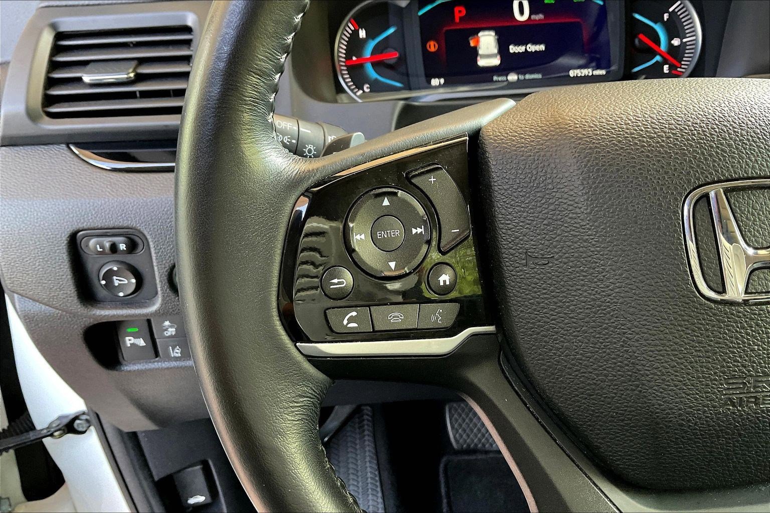 Used 2019 Honda Pilot Touring image 11