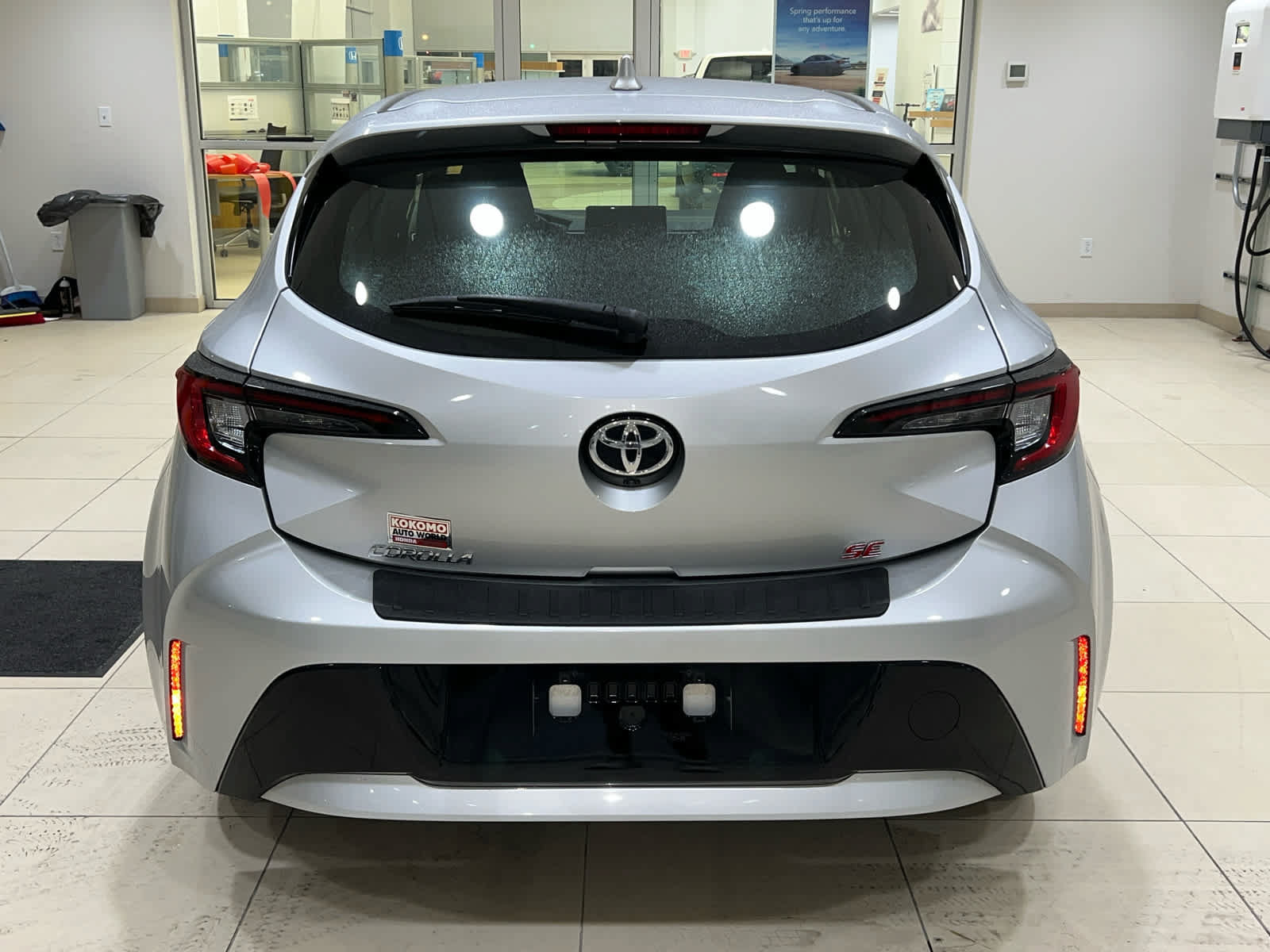 Used 2023 Toyota Corolla SE w/ SE Premium Package FWD image 8