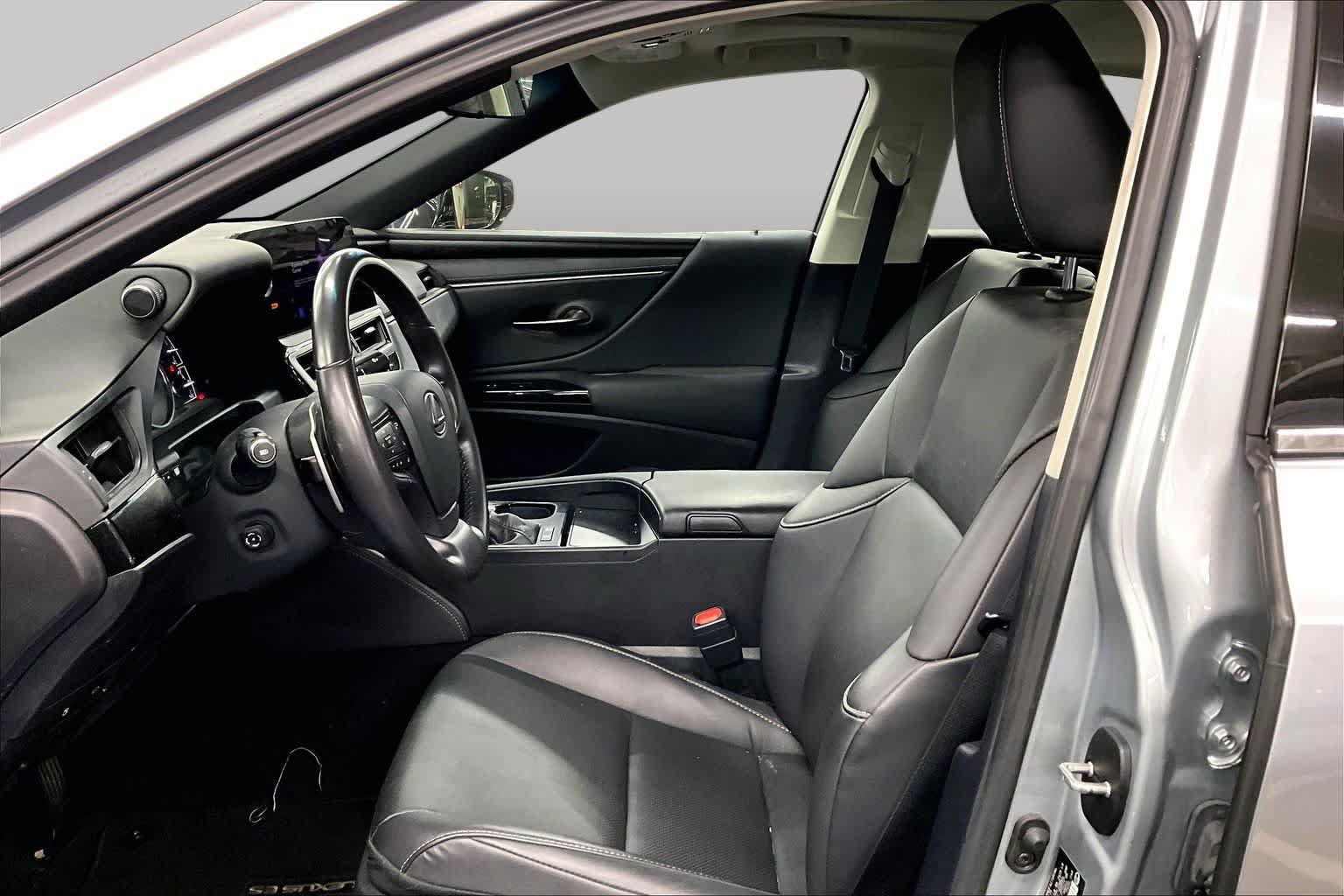 Used 2025 Lexus ES 300h w/ Premium Package FWD image 8