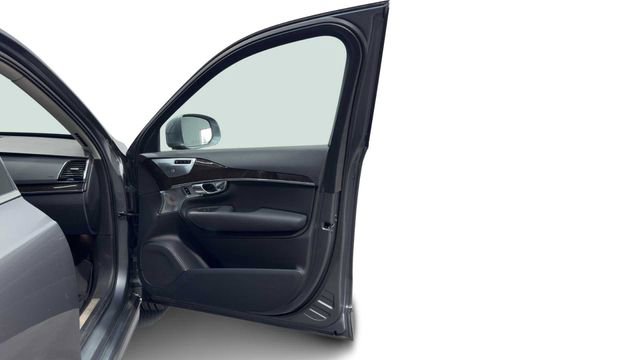 Used 2016 Volvo XC90 T6 Momentum w/ Momentum Plus Package image 9