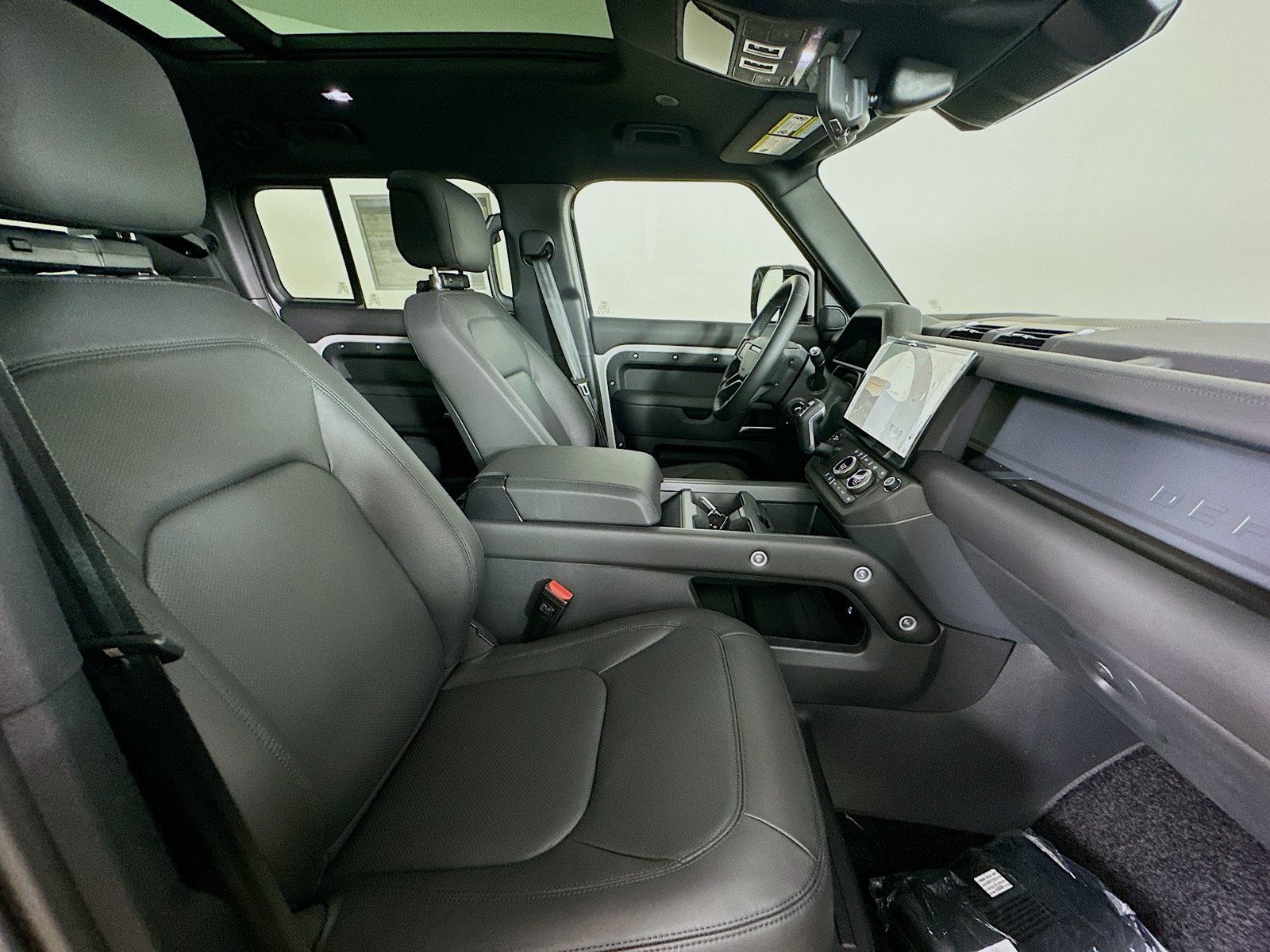 New 2026 Land Rover Defender 130 X-Dynamic SE AWD/4WD image 44