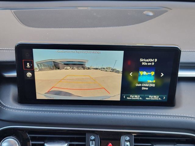 Used 2023 Genesis G70 2.0T image 13