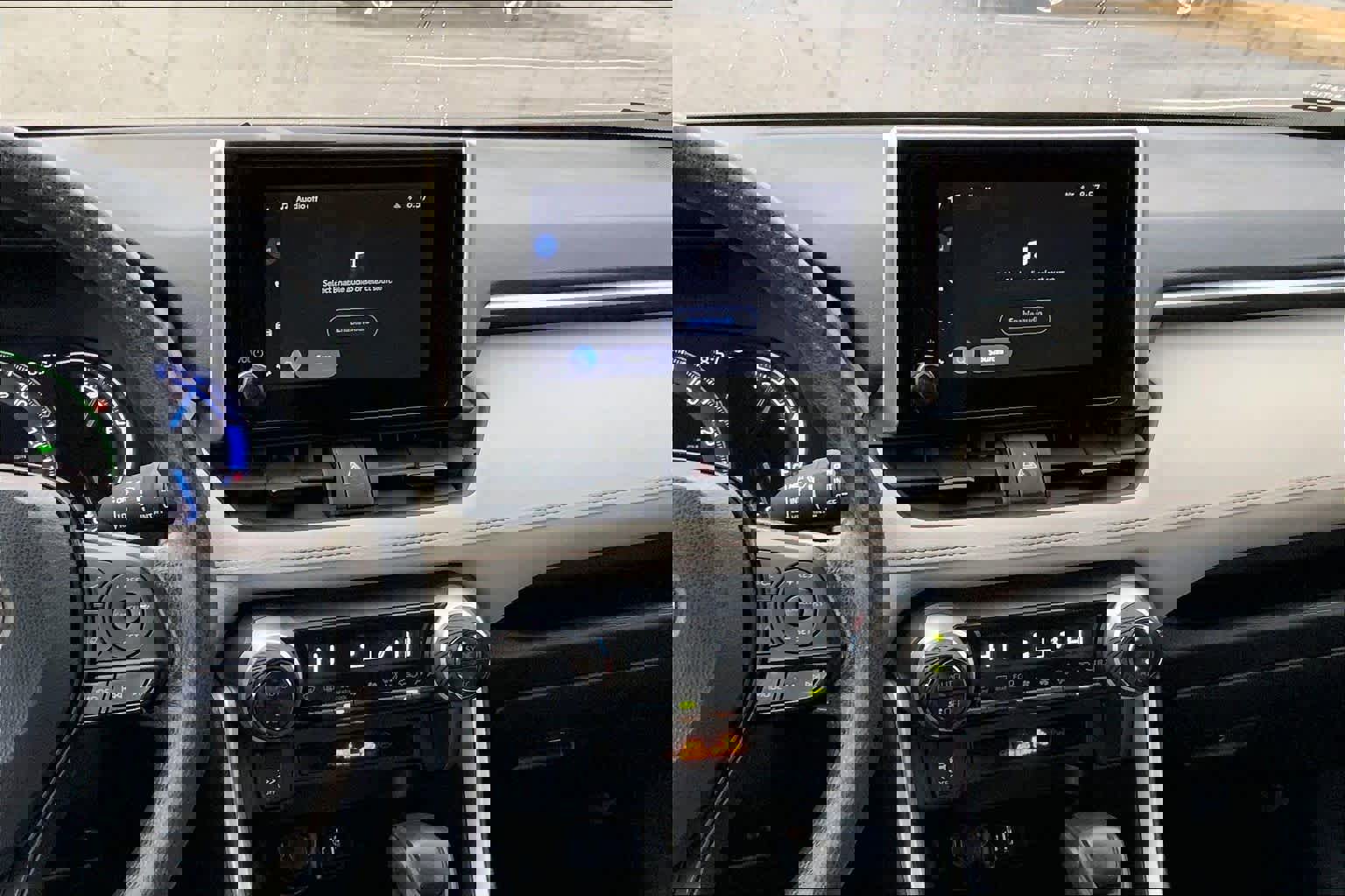 Used 2024 Toyota RAV4 XLE w/ Convenience Package image 7