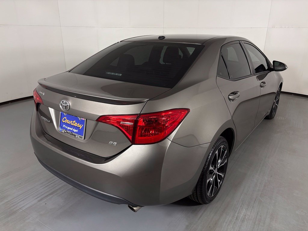 Used 2018 Toyota Corolla SE w/ SE Premium Package FWD image 8