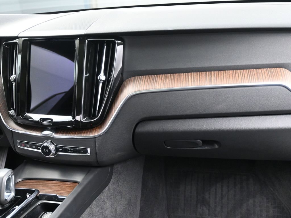 Used 2023 Volvo XC60 B5 Plus image 17