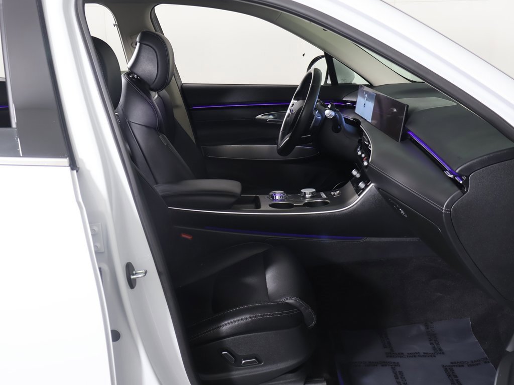 Used 2026 Genesis GV70 2.5T Select image 27