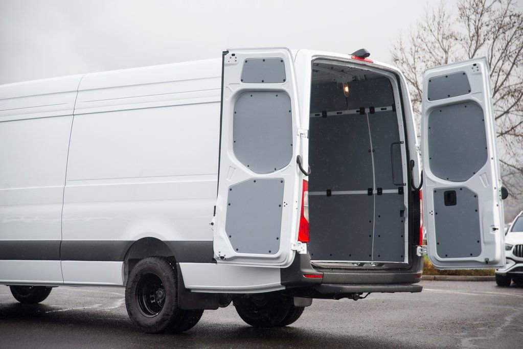 New 2025 Mercedes-Benz Sprinter 4500 image 17