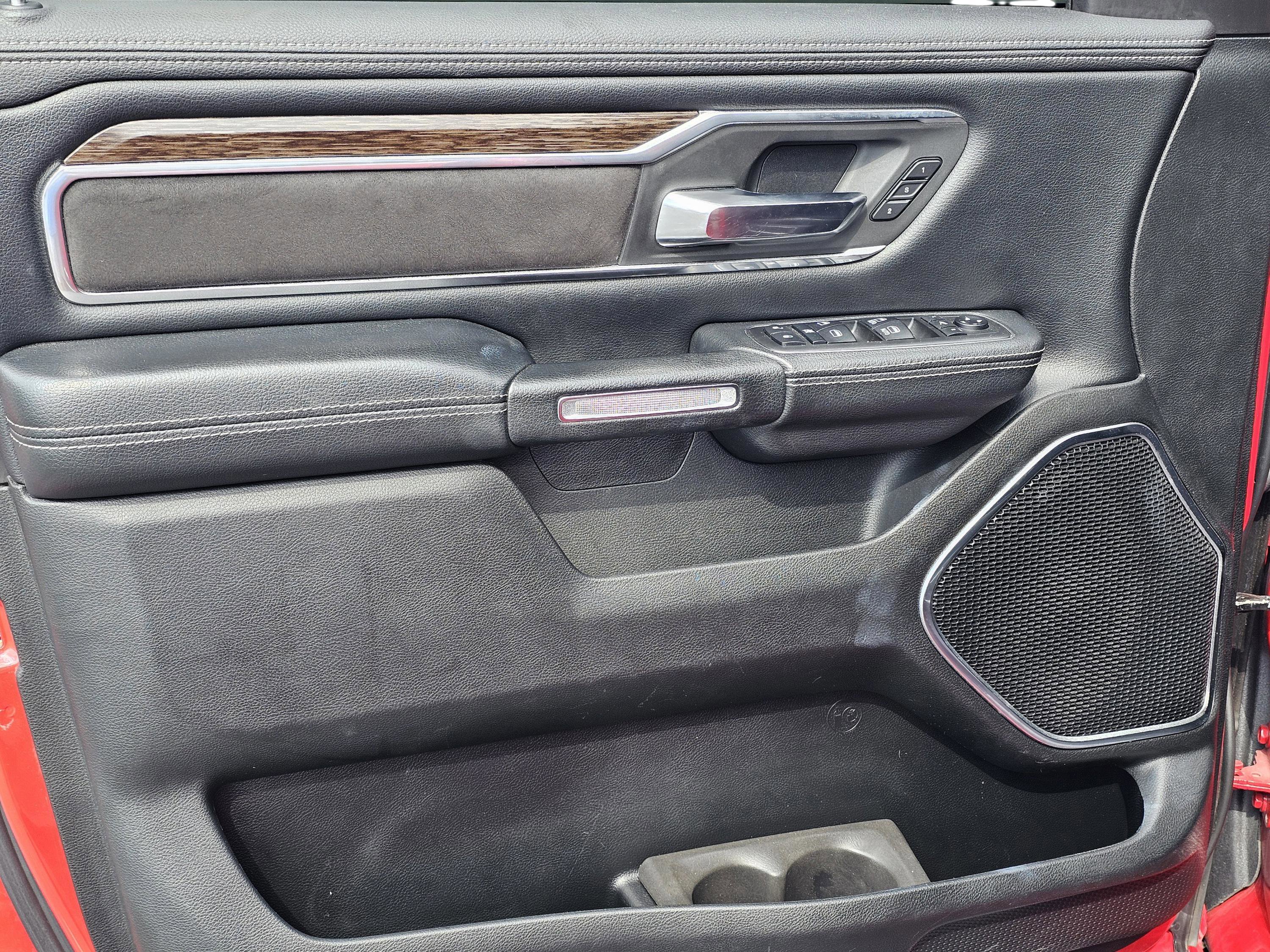 Used 2019 RAM 1500 Laramie AWD/4WD image 16
