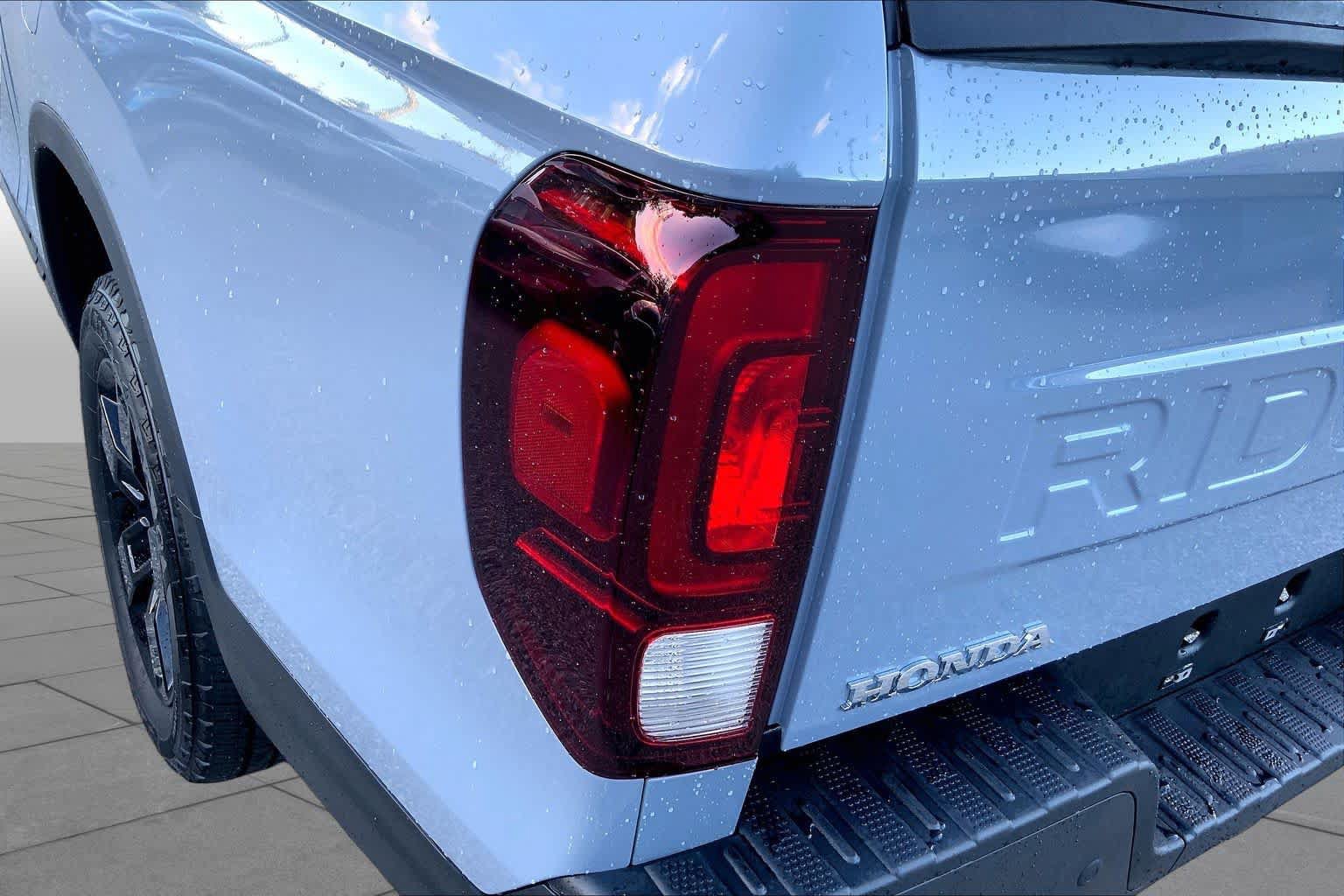 Certified 2025 Honda Ridgeline Black Edition image 28