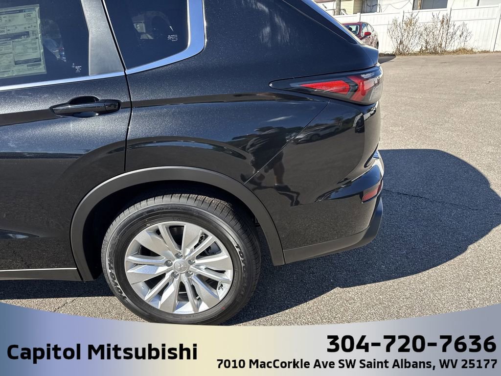 New 2025 Mitsubishi Outlander ES image 8