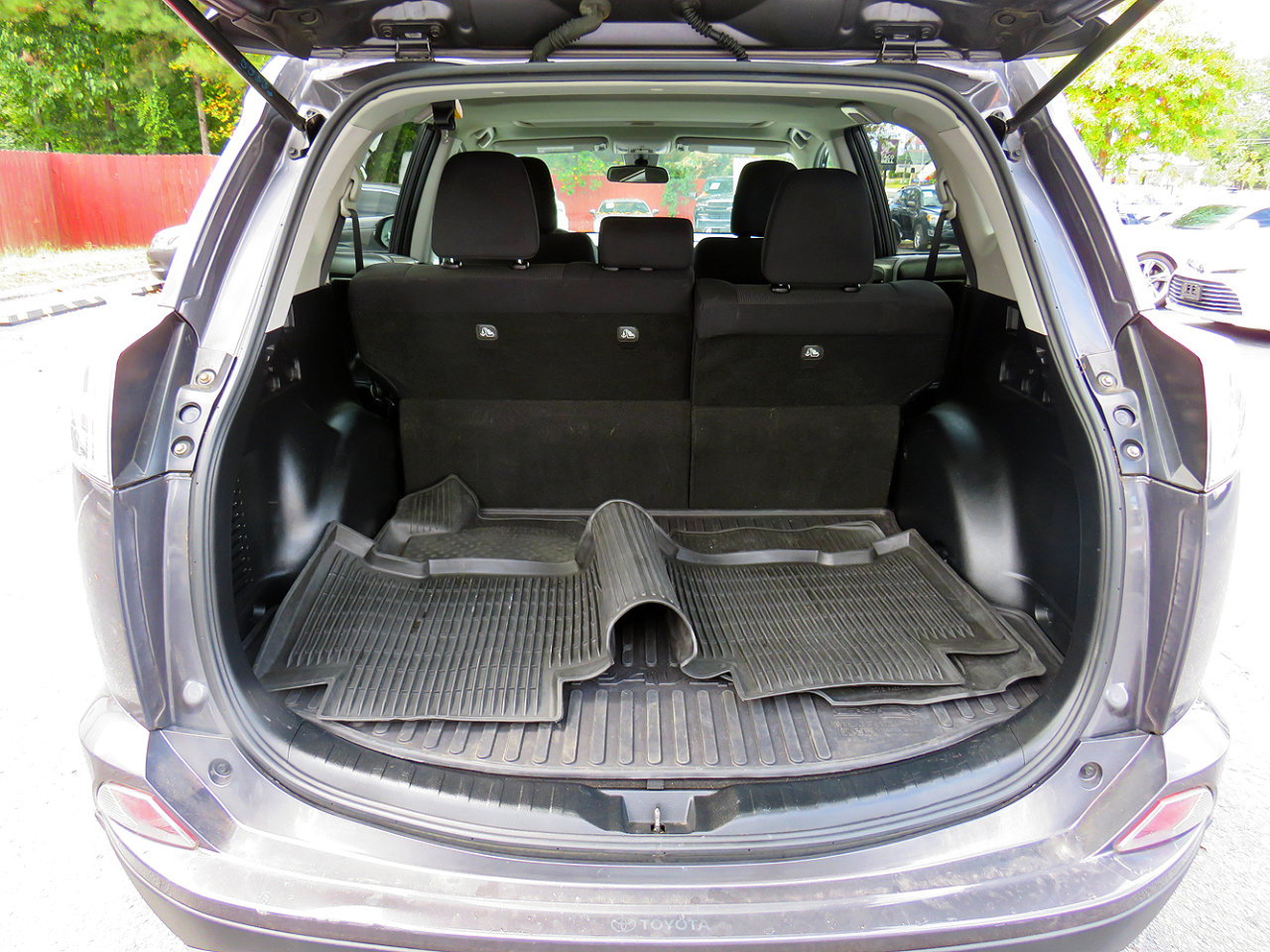 Used 2018 Toyota RAV4 XLE image 16