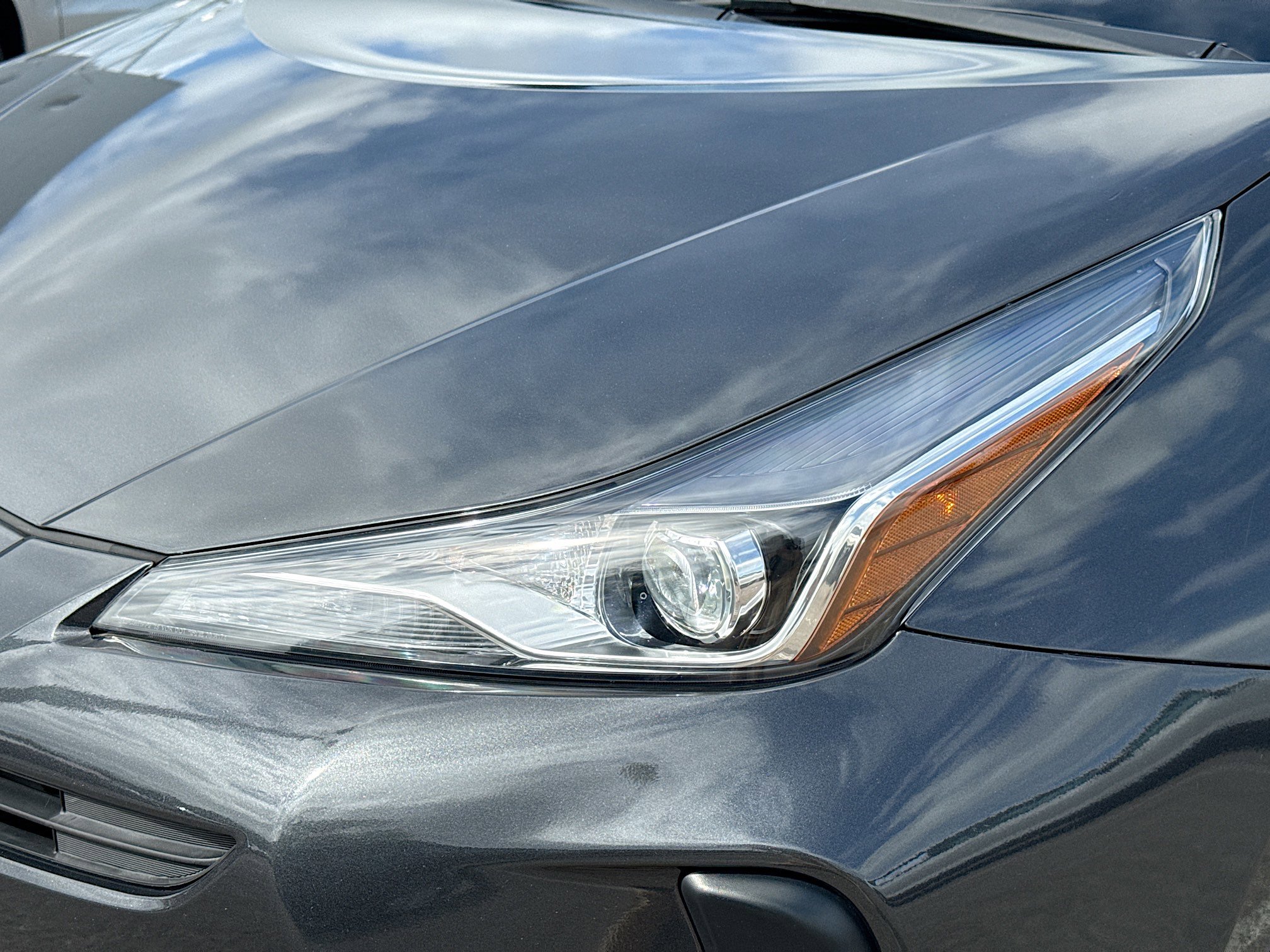 Used 2022 Toyota Prius L Eco image 9