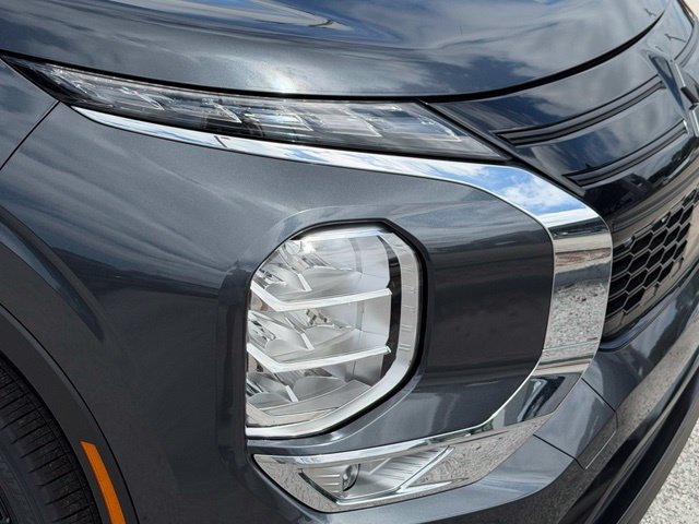 New 2026 Mitsubishi Outlander LE FWD image 9