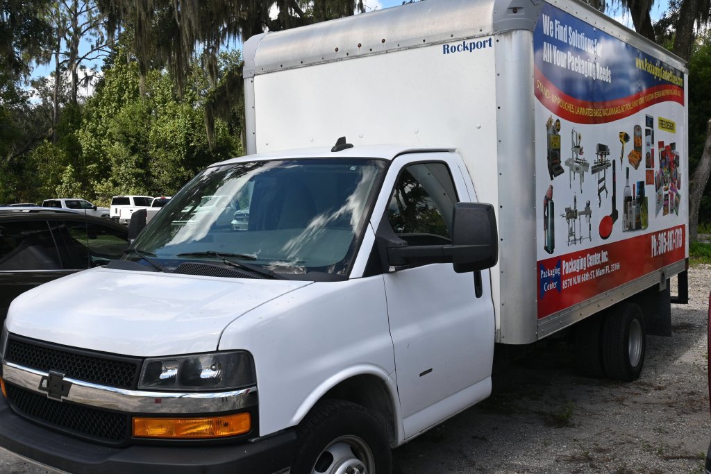 Used 2019 Chevrolet Express 3500 w/ Power Convenience Package RWD image 2