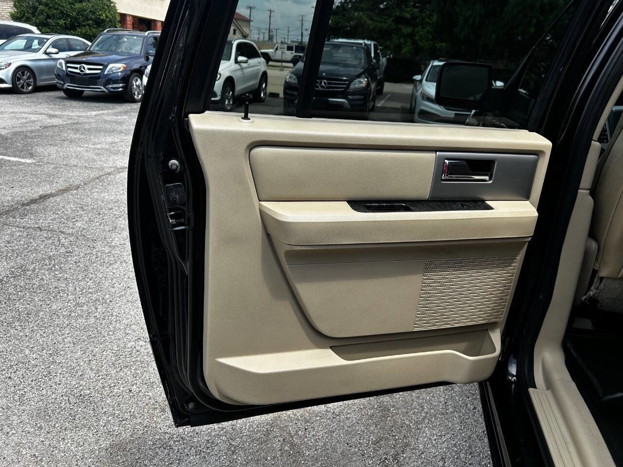 Used 2017 Ford Expedition Max Limited image 10