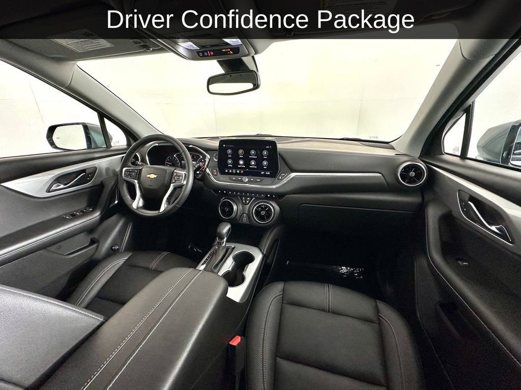 Used 2024 Chevrolet Blazer LT image 2