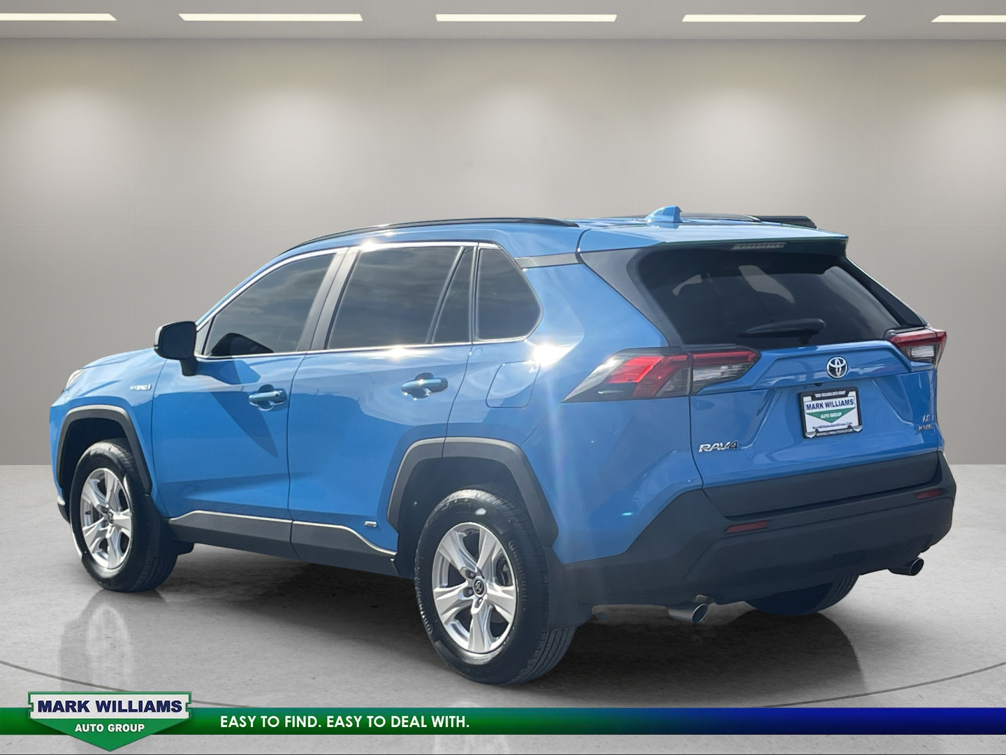 Used 2021 Toyota RAV4 LE AWD/4WD image 6