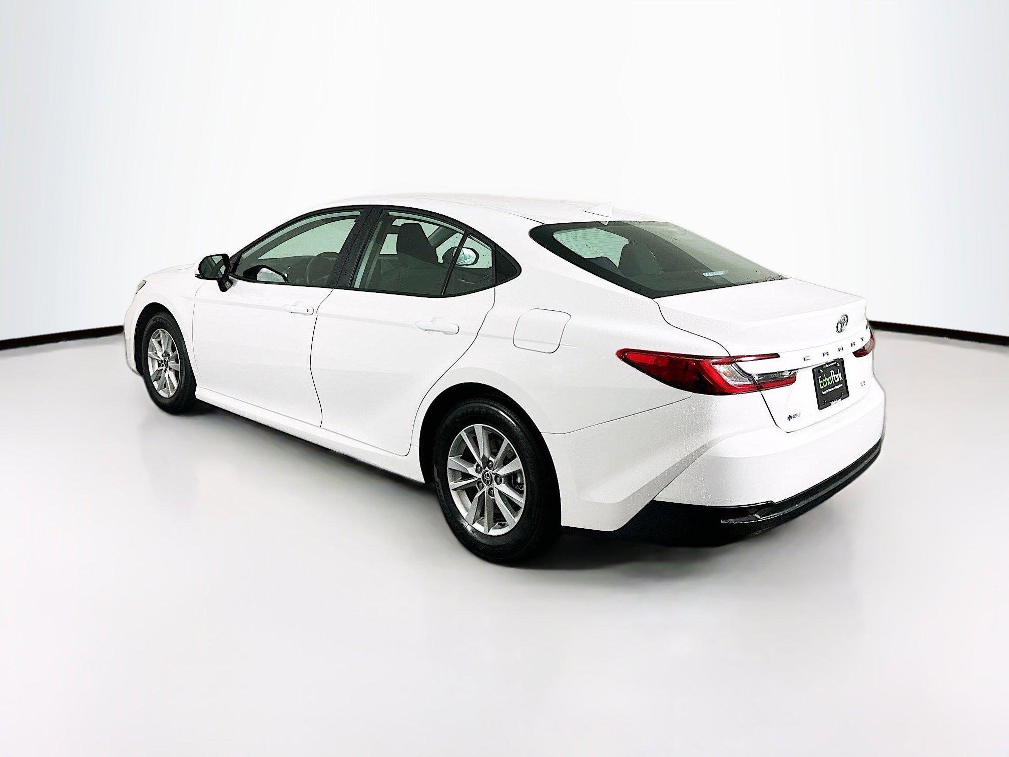 Used 2025 Toyota Camry LE image 5