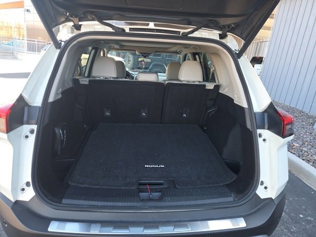 Used 2023 Nissan Rogue SV w/ SV Premium B Package image 10