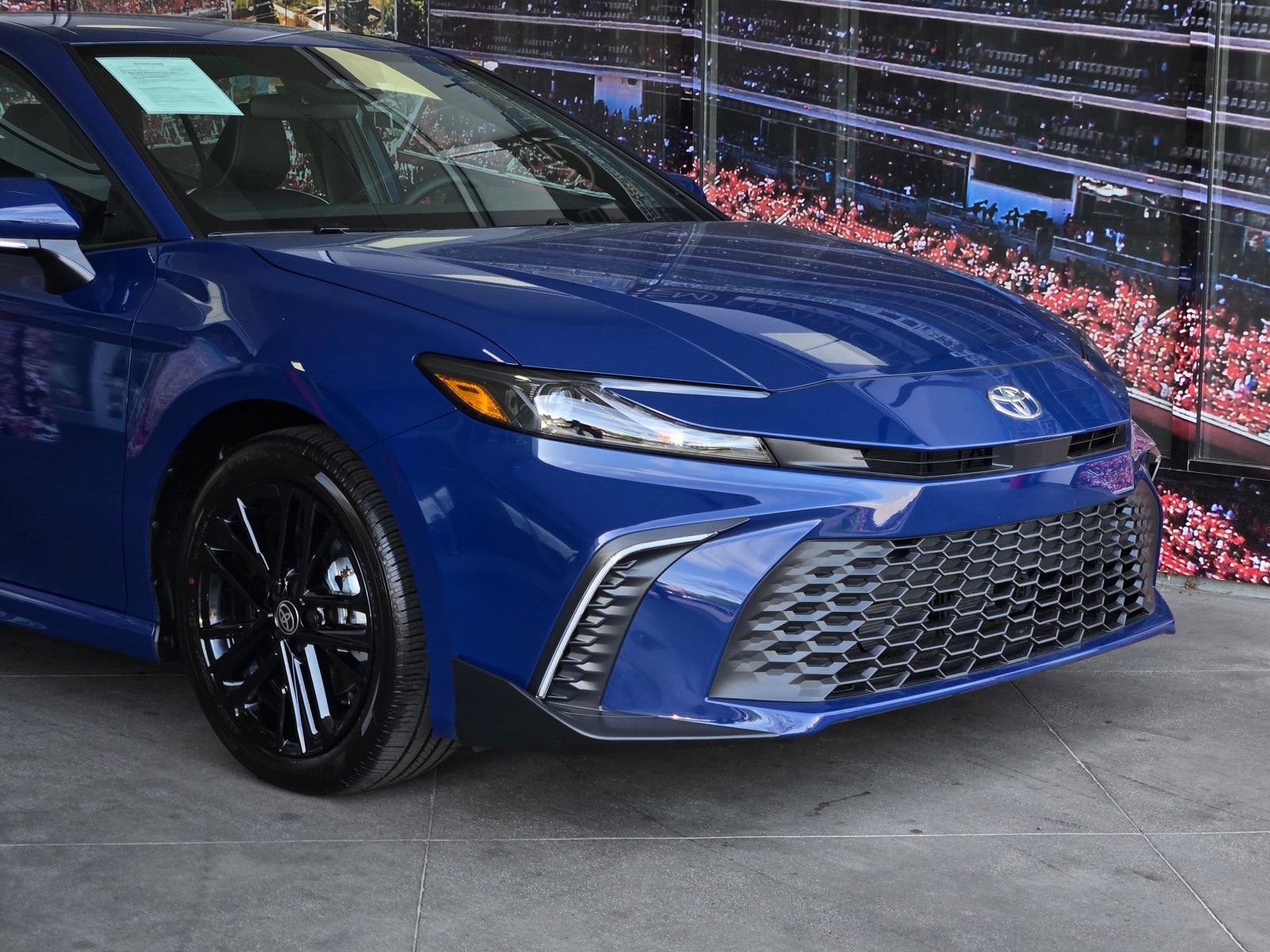 Used 2026 Toyota Camry Hybrid FWD image 2