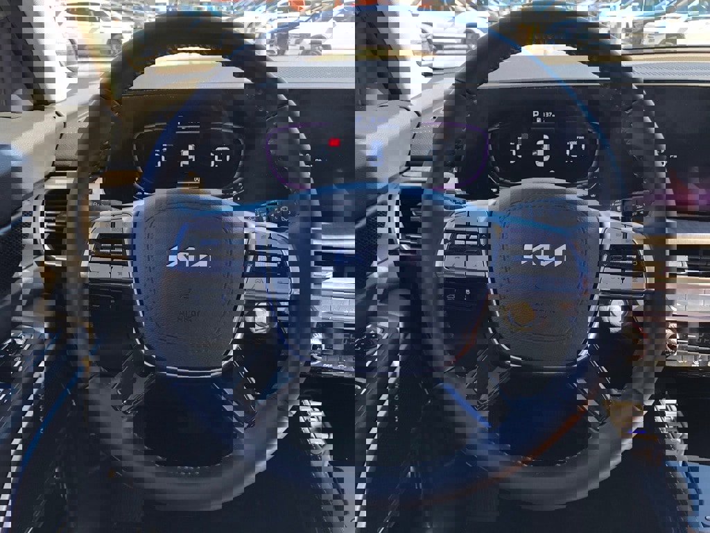 Used 2024 Kia Telluride EX w/ EX Captain's Chair Package image 19