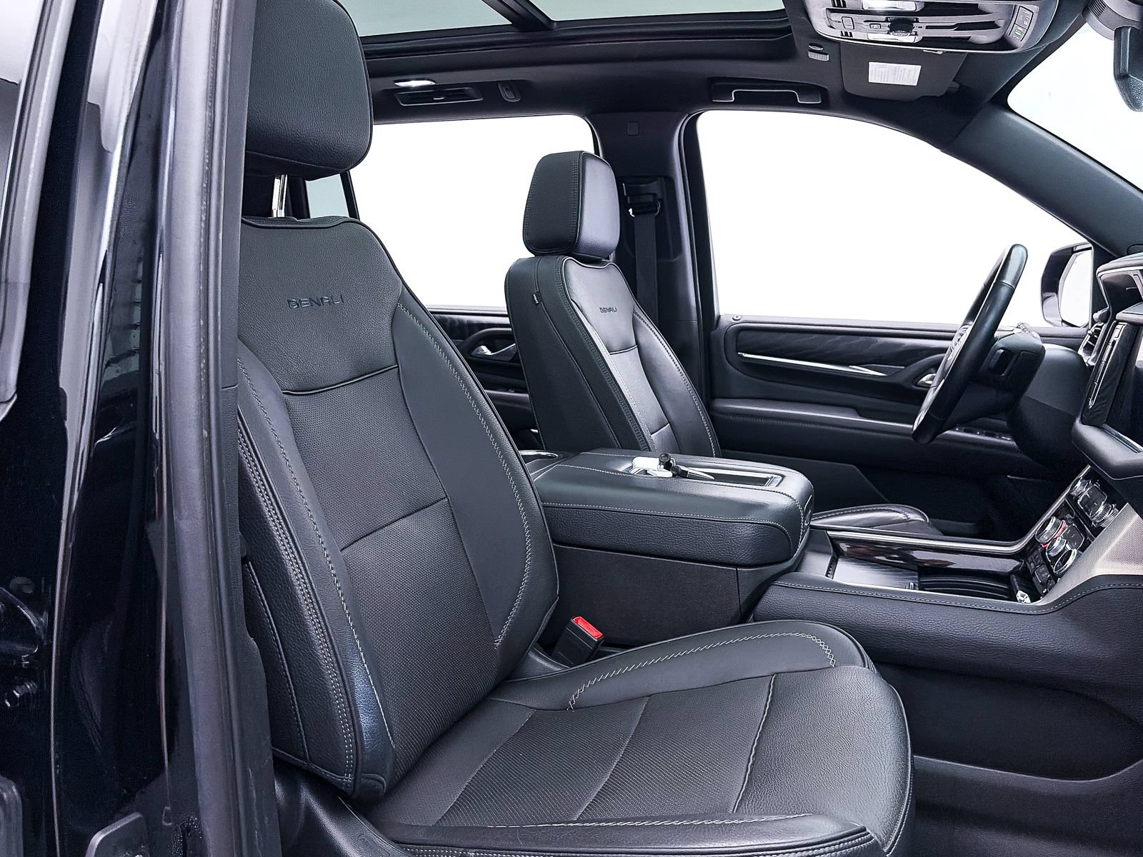 Used 2023 GMC Yukon XL Denali AWD/4WD image 38