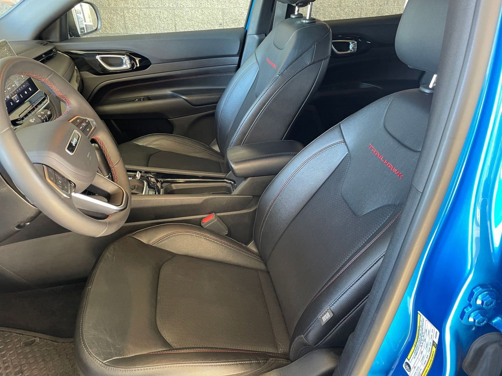 Used 2025 Jeep Compass Trailhawk AWD/4WD image 25