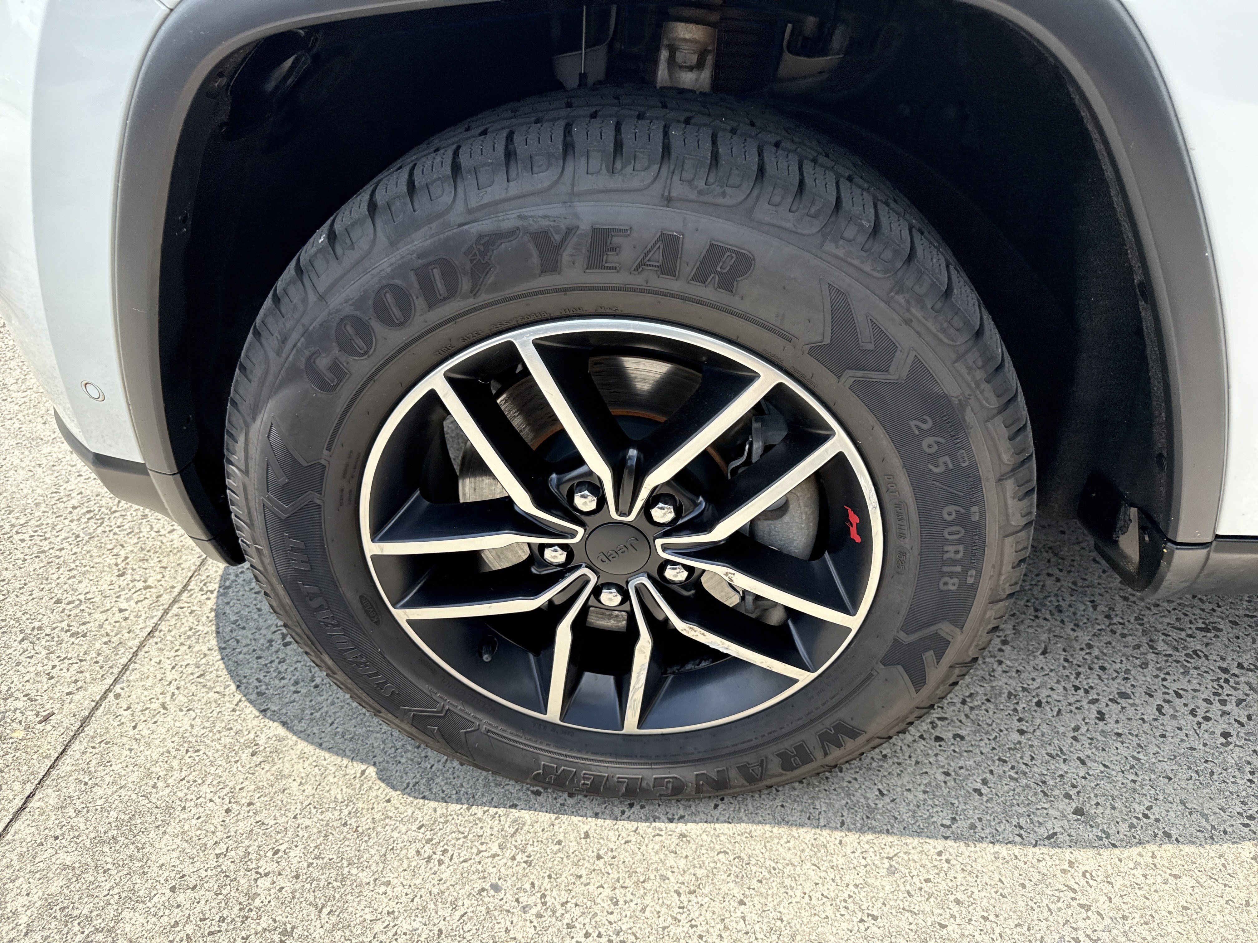 Used 2019 Jeep Grand Cherokee Trailhawk w/ Trailhawk Luxury Group AWD/4WD image 11
