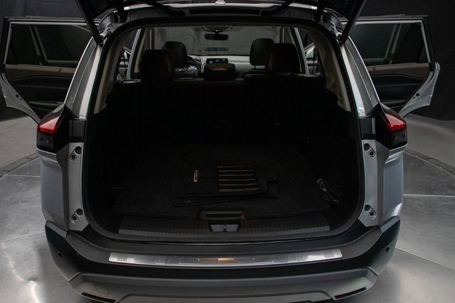 Used 2023 Nissan Rogue SV w/ SV Premium Package image 19