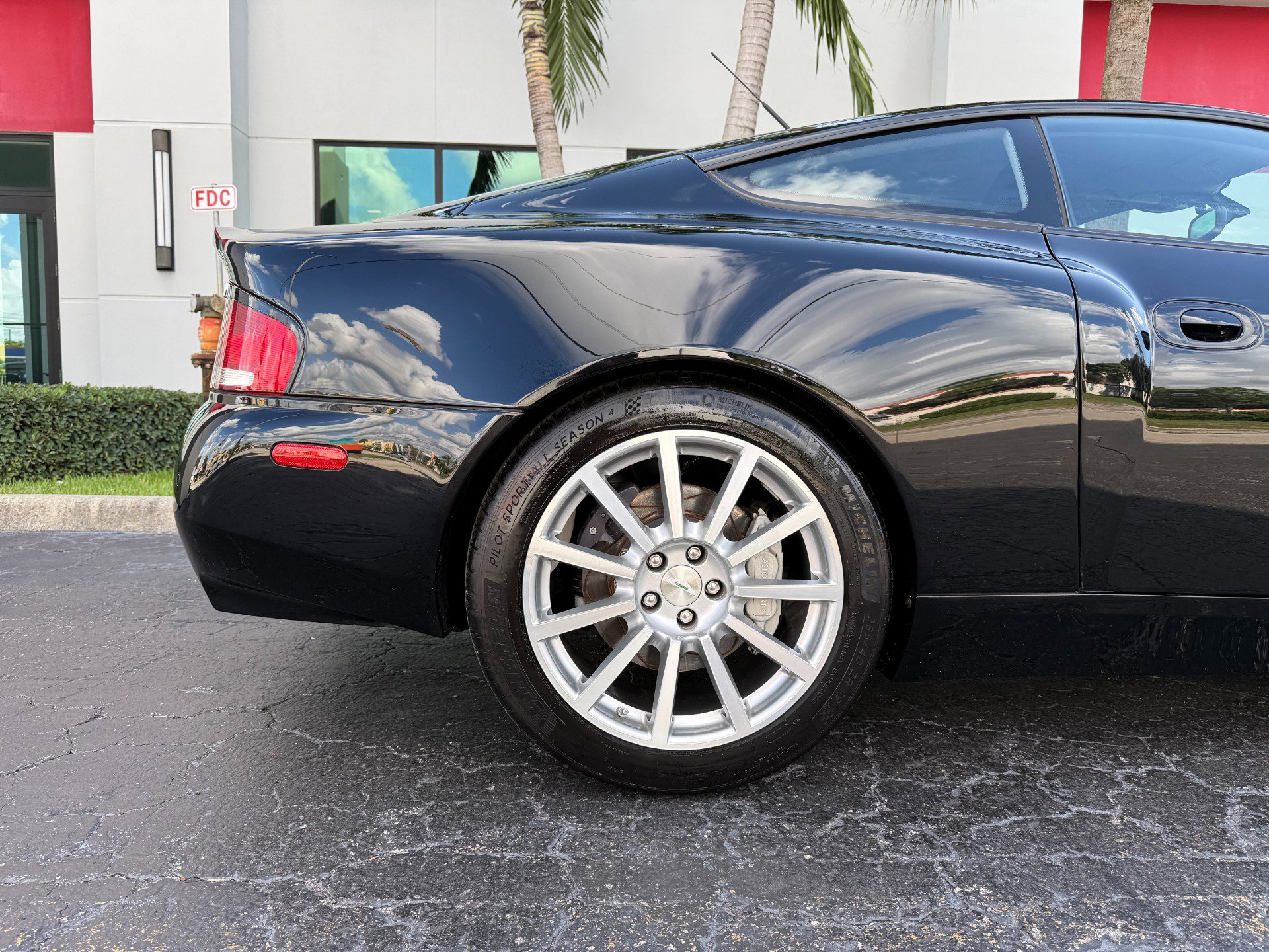 Used 2006 Aston Martin Vanquish S image 15