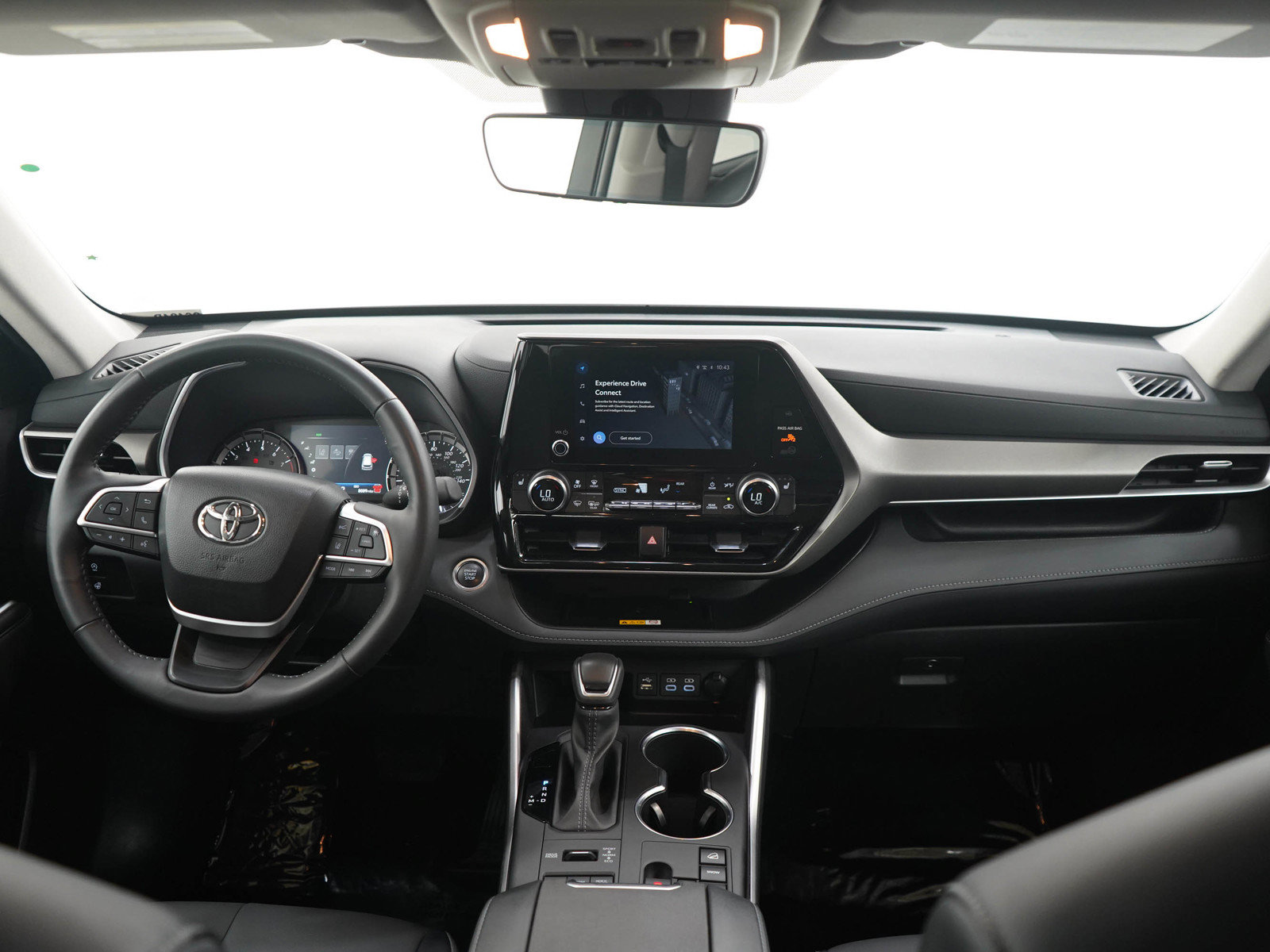 Used 2024 Toyota Highlander XLE AWD/4WD image 14