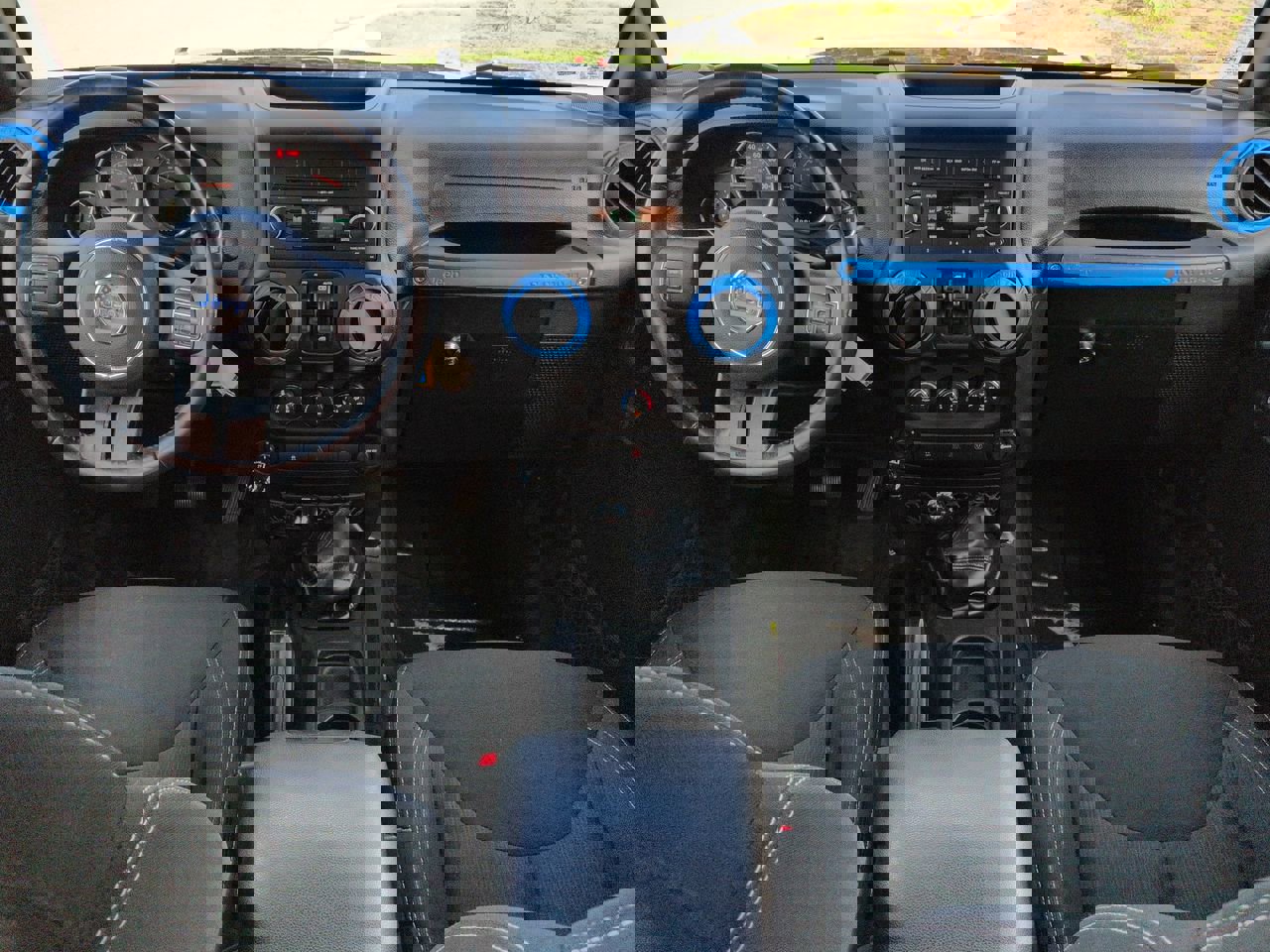 Used 2016 Jeep Wrangler Unlimited Sahara AWD/4WD image 13