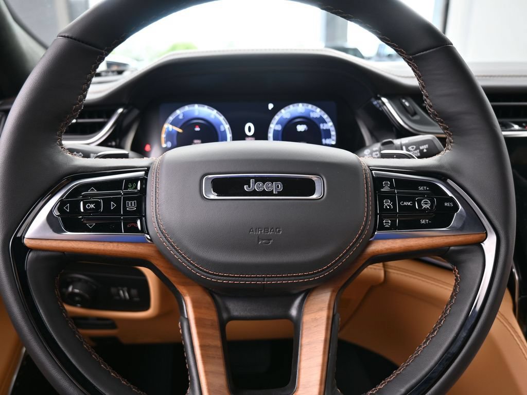 New 2025 Jeep Grand Cherokee L Summit AWD/4WD image 29