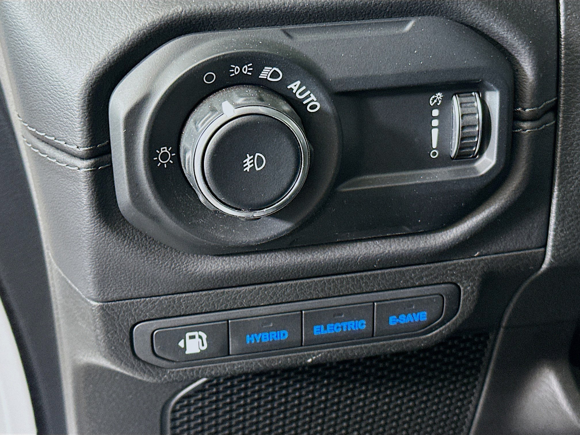 Used 2024 Jeep Wrangler Unlimited Sahara AWD/4WD image 16